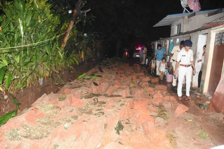 Three children injured after wall collapsed
