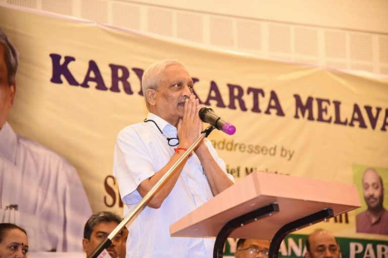 Manohar Parrikar get emotional  as he addresses party workers 