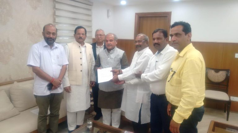 Mining dependents meet union minister Narendra Singh Tomar in Delhi