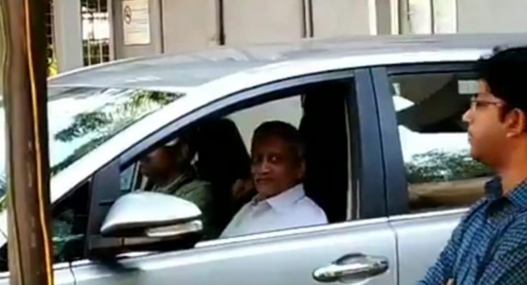 Parrikar does not skip Ganesh Chaturthi, leaves from hospital to go home