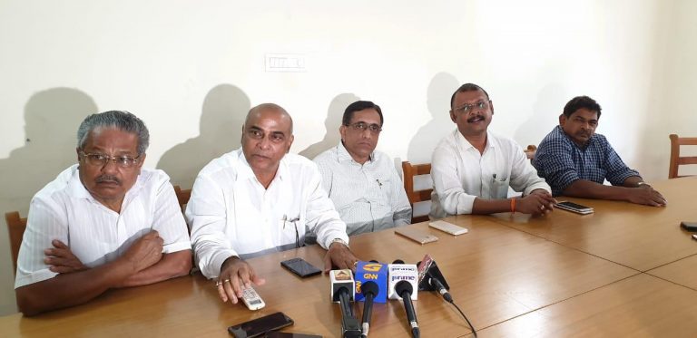 Where there is power, there is Babu, admits Manohar Ajgaonkar