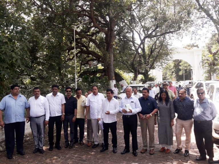 Congress submits memorandum to Guv, wants to form govt