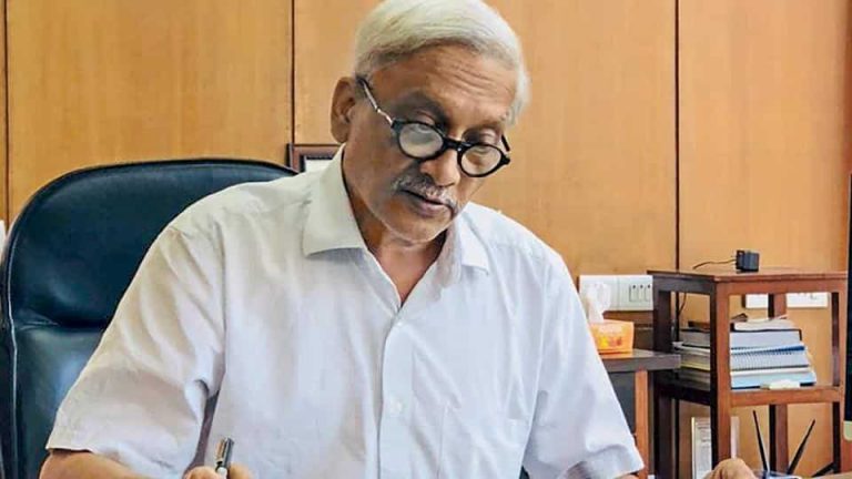 Manohar Parrikar lands in India from the USA