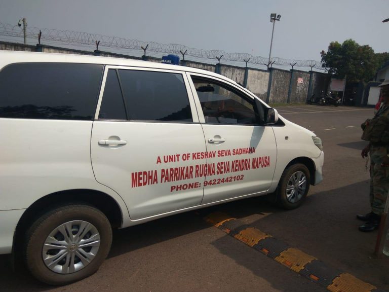 Parrikar lands in Goa, to be taken to his Dona Paula residence