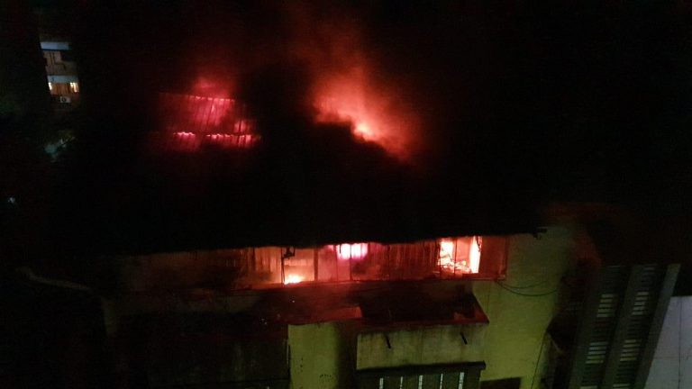 Buidling Housing Bombay Bazar in Panaji catches fire