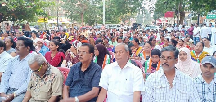 Congress wants President of India to dismiss Goa Guv