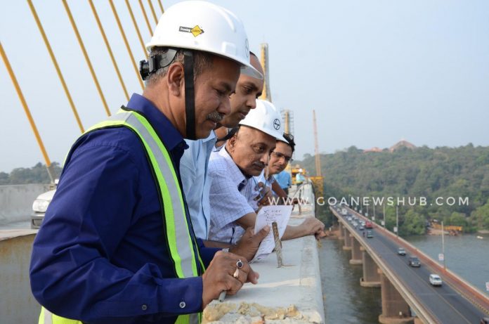 CM Parrikar inspects Zuari bridge too