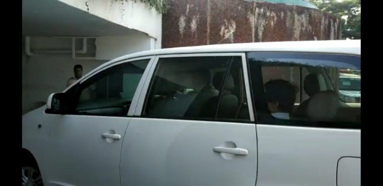 Suresh Prabhu meets CM Manohar Parrikar at Dona Paula residence