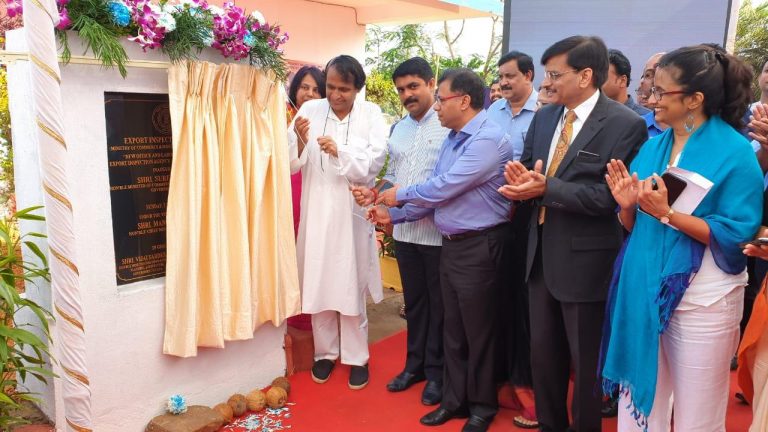 Vishwajit sings unity tune with Vijai Sardesai