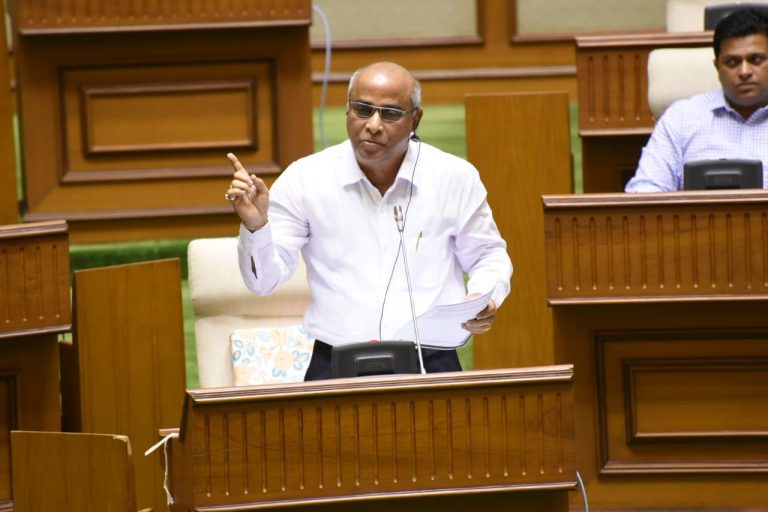 Ajgaonkar cornered over beach cleaning contract in Assembly