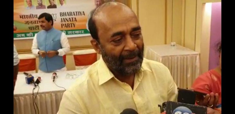 I am waiting for the call from Dipak Dhavalikar: Tendulkar on by-elections