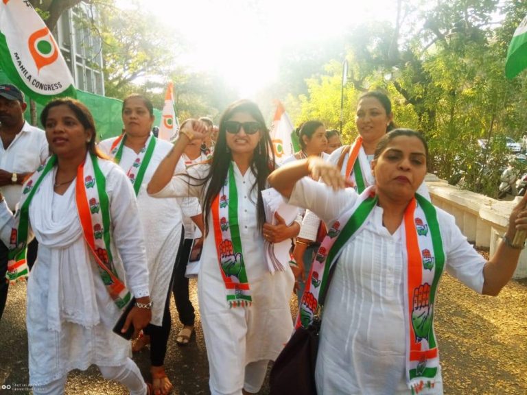 Mahila Congress strikes again, this time on Handicraft Corporation