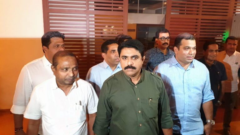 Formation of new government delayed, Gadkari fails to impress coalition partners