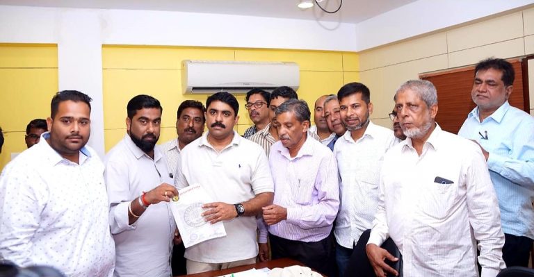 Crane owners calls on Dy CM Sardesai; demands to protect their business