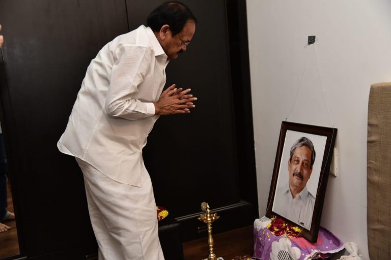 Venkaiah Naidu pays visit to Parrikar’s family