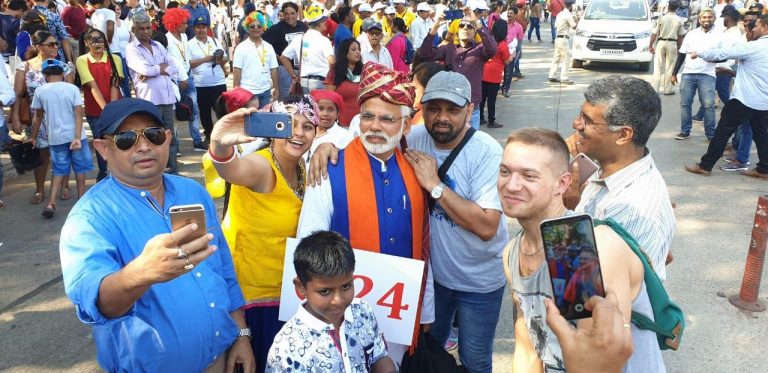 When Narendra Modi look alike steals the show at Goa Carnival
