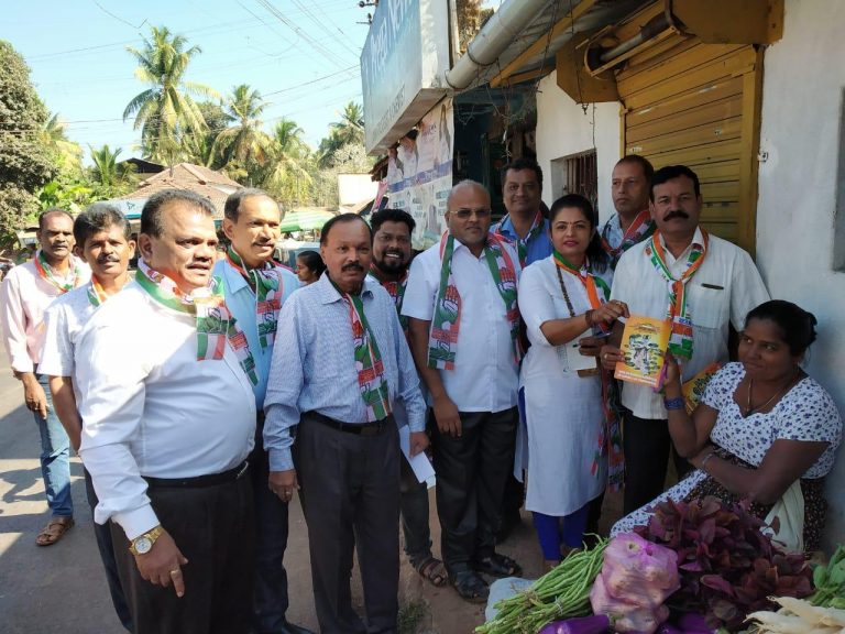 Mahadev Naik brings Congress aspirants together in Shiroda