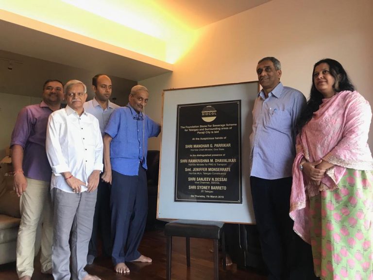 CM Parrikar unveils plaque for works at Taleigao, Borim, Shiroda