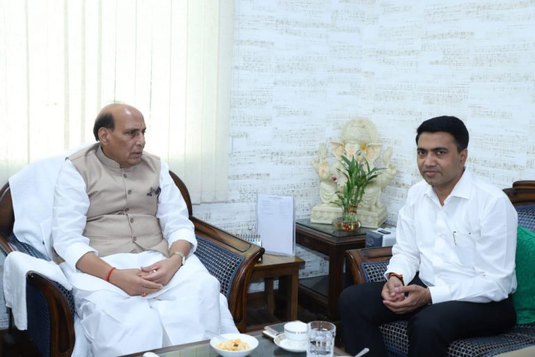Goa CM meets Rajnath Singh, Nitin Gadkari in Delhi