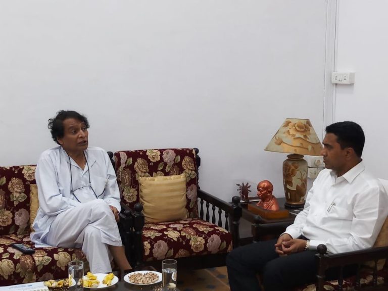 Suresh Prabhu meets Goa CM Pramod Sawant, assures full cooperation