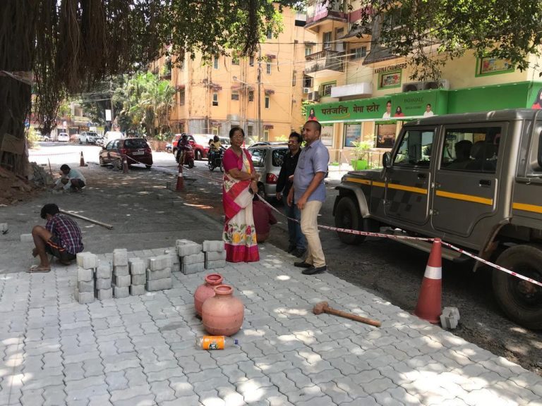 Former Mayor Vaidehi Naik, ex-MLA Siddharth Kunkolienkar iinspect work on pavers