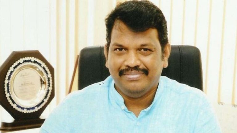 Dayanand Sopte congratulates Michael Lobo for tourism infra