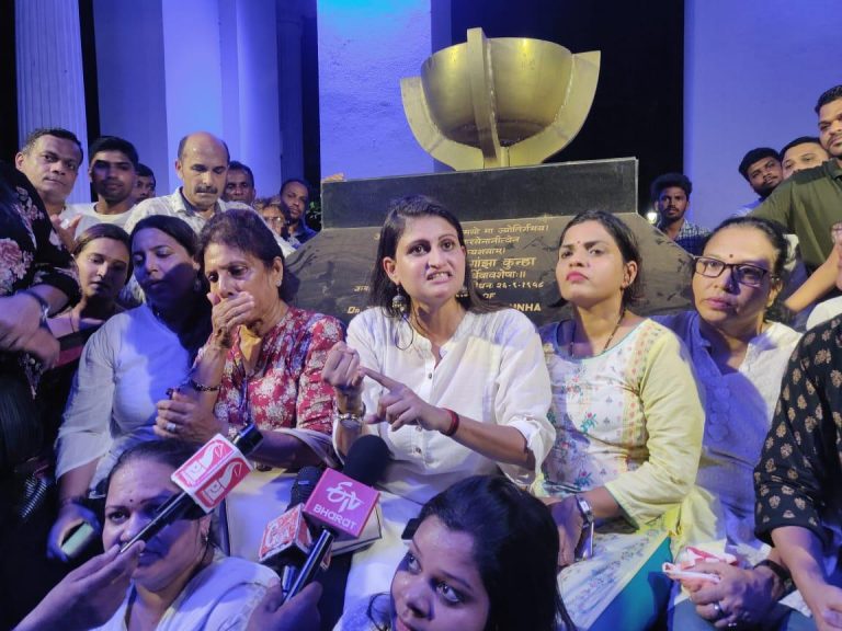 Mahila Congress protest outside Big Daddy Casino office