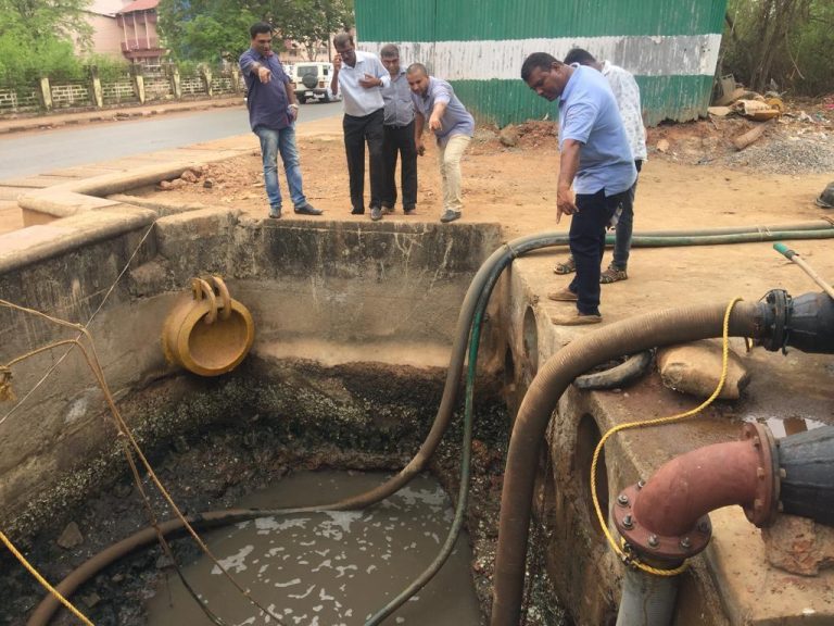 Former Mayor Shubham Chodankar inspects flood control measures at Mala