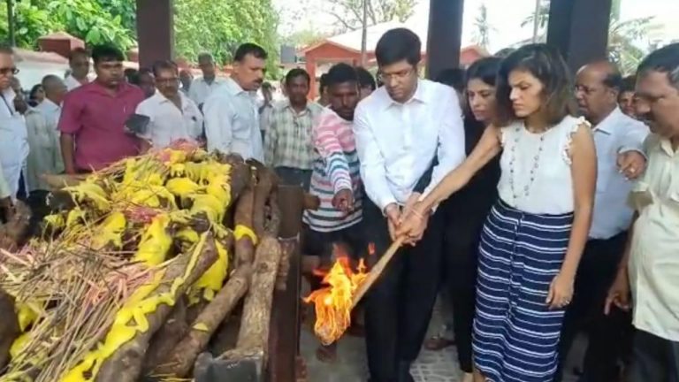 Mortal remains of Dr Mesquita consigned to flames in Hindu ritual
