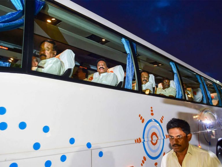 Rebel Karnataka MLAs did not reach Goa last night