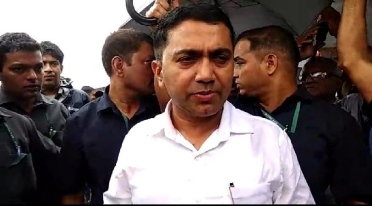 Goa CM sends team to Kolhapur to treat cattle 