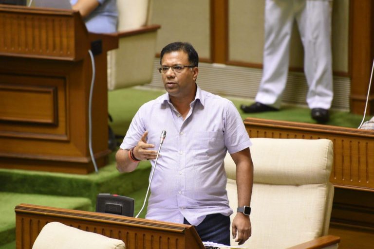 Time to break backbone of Taxi Association and throw them out: Vishwajit Rane