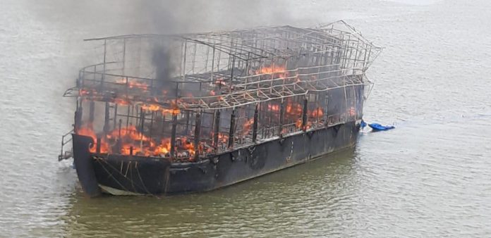 Houseboat catches fire in chapora river, no casualties