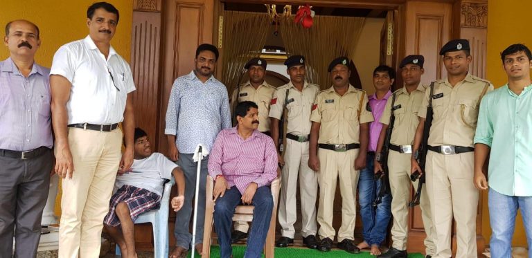 Withdraw illegal police security given to former Minister Pandurang Madkaikar demands Aires