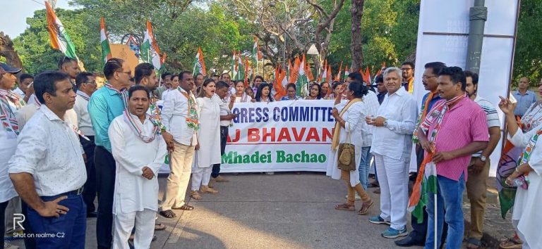 Congress marches to Raj Bhavan, protests about Mahadayi, economic meltdown