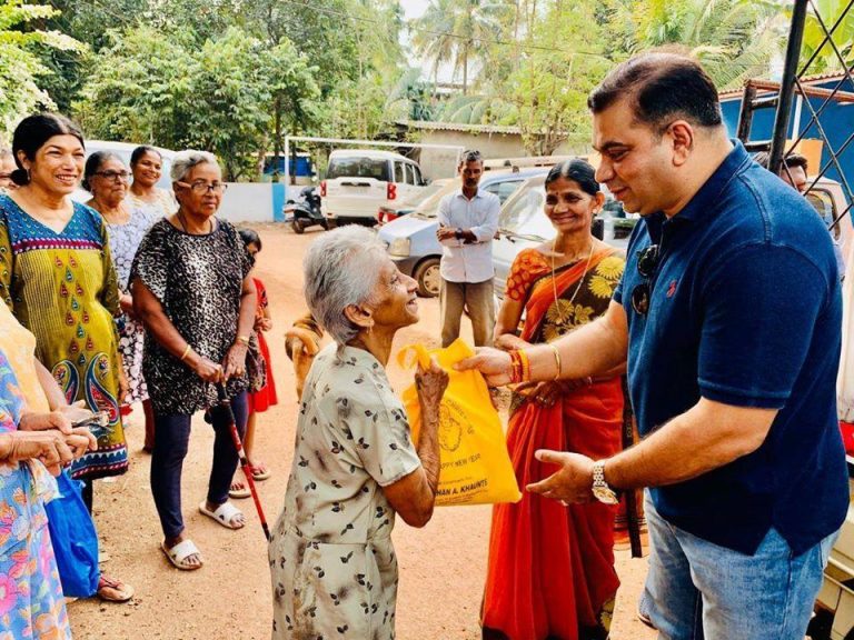 Rohan Khaunte distributes food grains for Christmas