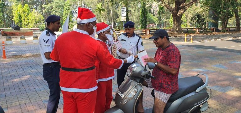 Kudos to Panaji Traffic Police, dressed as Santa Claus educate traffic violators