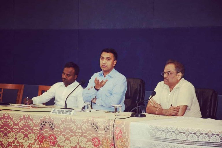 CM holds meeting with HODs, resolves issues with efficiency of administration