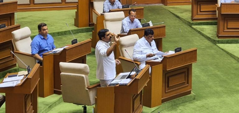 Vijai Sardesai demands postponement of question claiming to be half answered