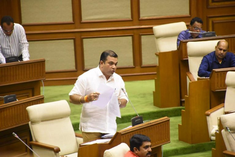 Government has no vision, no money: Rohan Khaunte