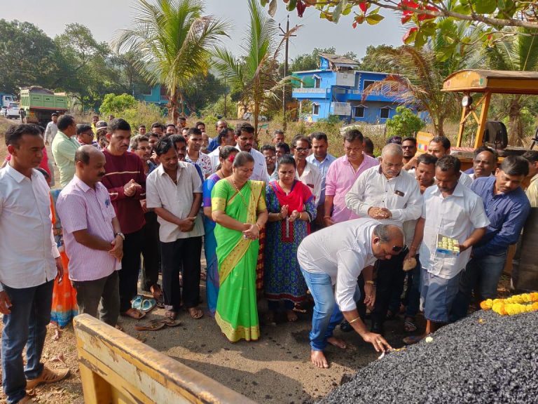 Dayanand Sopte continues developmental works in Mandrem