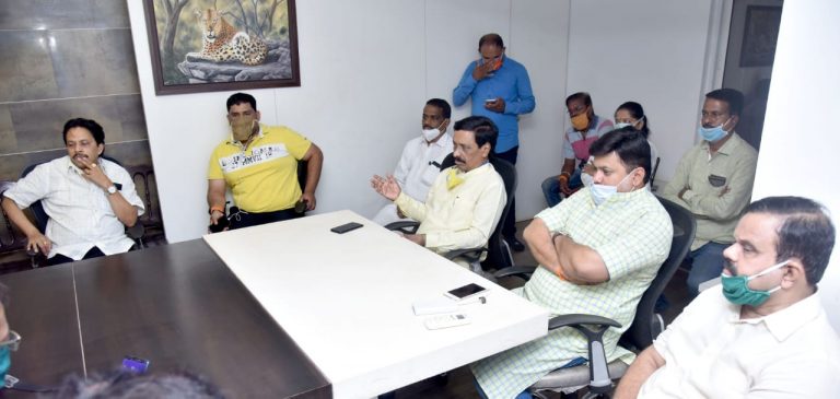 3 मे पर्यंत गोव्यातील एकही पर्यटक सिंधुदुर्गात घेणार नाही- पालकमंत्री उदय सामंत सिंधुदुर्ग शिवसेना सीएम फंडला देणार १ कोटी, कणकवलीत सेना नेत्यांची माहिती