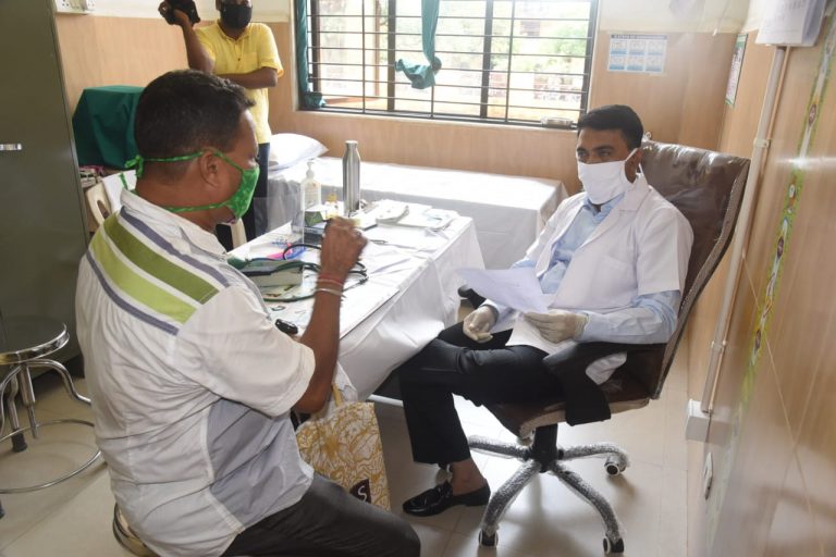 Birthday boy, doctor-turned-CM spends time attending patients at Asilo Hospital