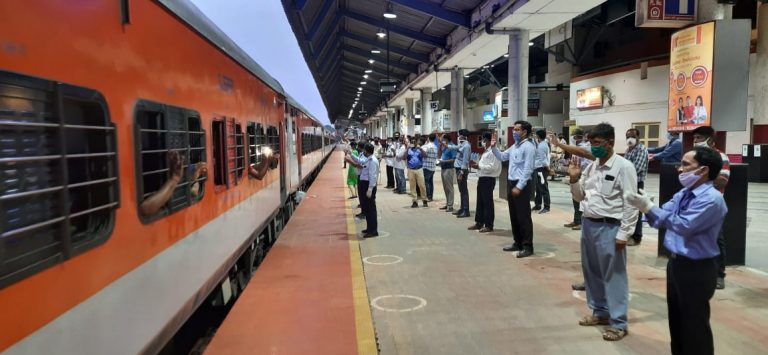 Shramik Express with 1520 people leaves for MP
