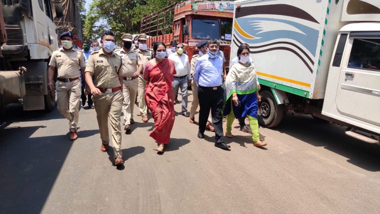 बांदा तपासणी नाक्याची गोवा प्रधान सचिव व सिंधुदुर्ग जिल्हाधिकाऱ्यांनी केली संयुक्त पाहणी