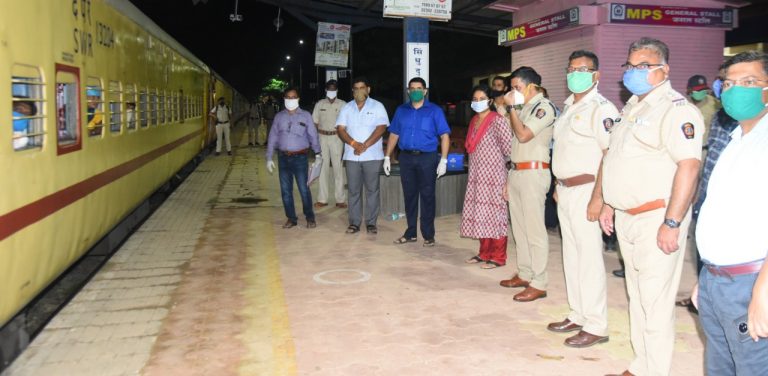 कर्नाटकातील 1440 मजुरांना घेऊन सिंधुदुर्गनगरी येथून धावली श्रमिक विशेष रेल्वे