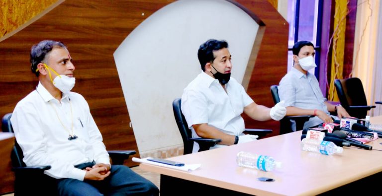 महाराष्ट्र सरकार केरळमधील डॉक्टरना 20 लाखाचे पॅकेज द्यायला तयार, इथे पगार द्यायला पैसे नाहीत  आमदार नितेश राणे यांचा आरोप