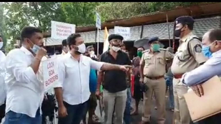 Congress protests at Polem border, demands sealing of borders, complete lockdown