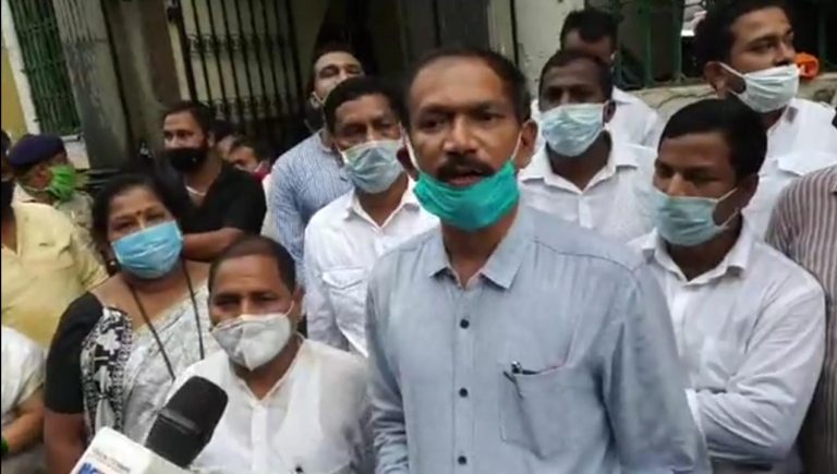 गोवा पोलीसानी भाजप सरकारच्या हातचे बाहुले बनू नये, मुख्यमंत्र्याना अटक करुन धमक दाखवा – गिरीश चोडणकर