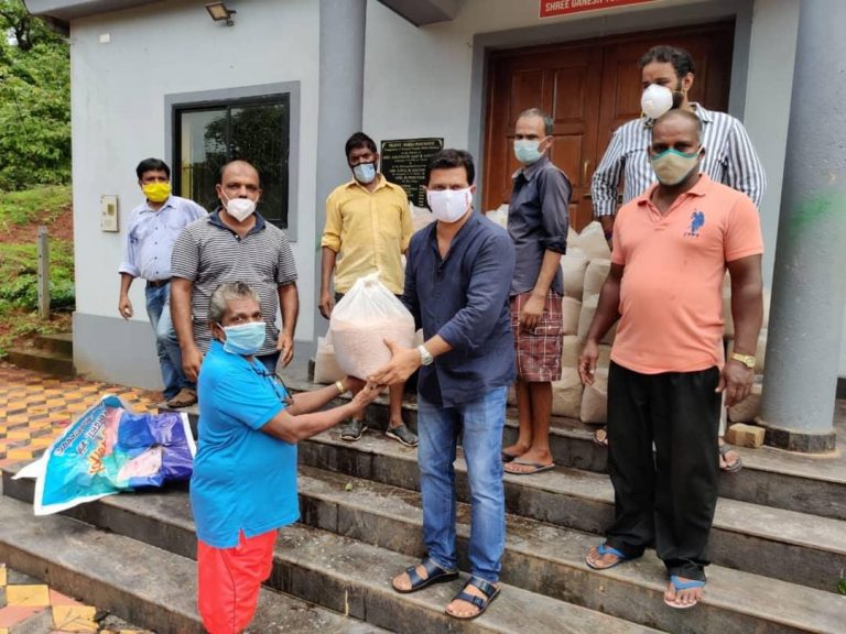 Jayesh Salgaonkar distributes free fertilizer to farmers